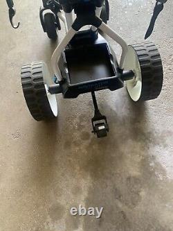 Battery powered golf caddy cart with remote